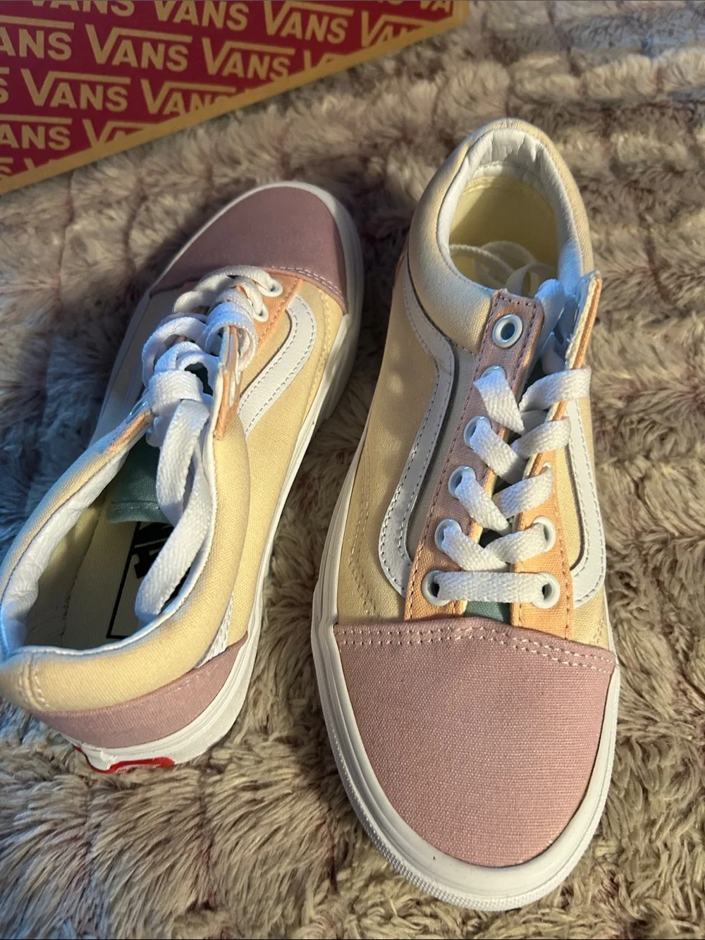 Vans Old Skool Women's Low-Top Sneakers in Pink and Cream size 5.5 new